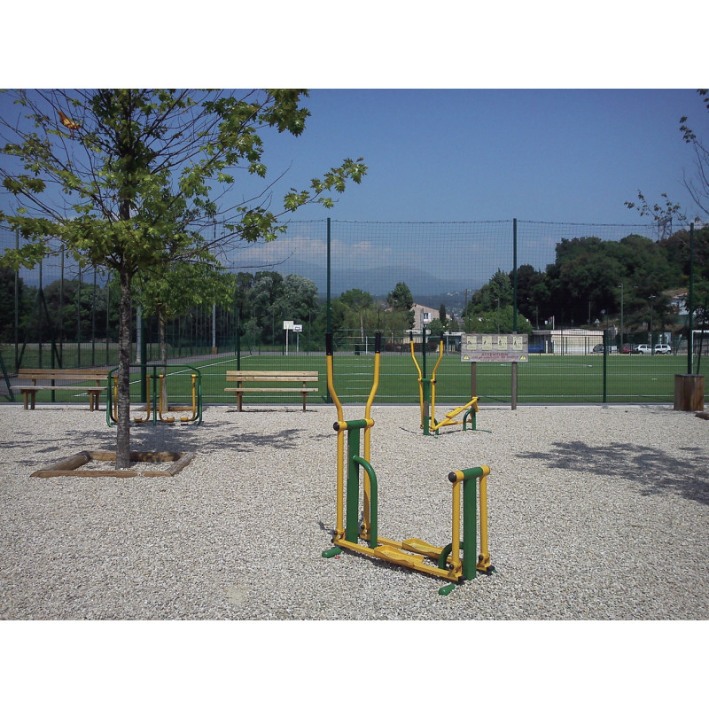 Tripode : long. 126 x larg. 142 x haut. 121 cm.