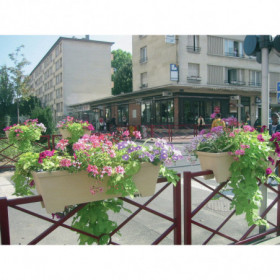 Balconnière sur rambarde...