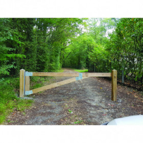 Barrière ouvrante en bois...