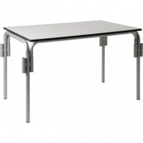 4 tables rallongeables...